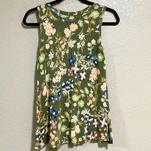 Maurice’s 24/7 tank sage green and floral excellent condition